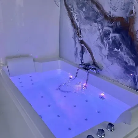 Jacuzzi - Jardin - Dans Le Centre - T2 *