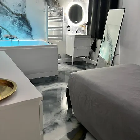 Jacuzzi - Jardin - Dans Le Centre - T2 * Tulon